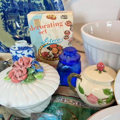 Vintage ceramic collectible Salt Pepper dinnerware