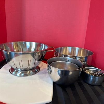 Lot 39 Variety of kitchen gadgets