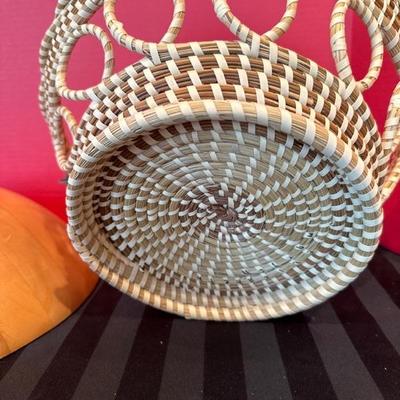 Lot 142 variety of house hold items