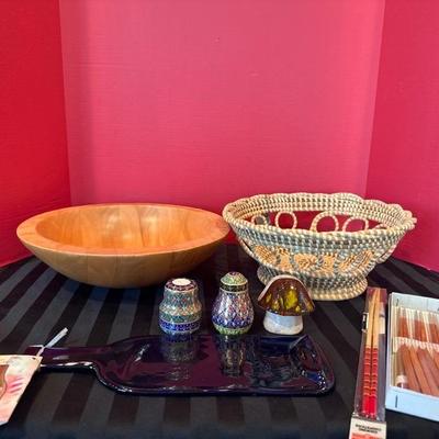 Lot 142 variety of house hold items