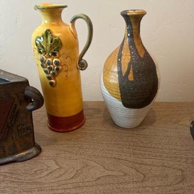 Lot 164 Pottery and ceramic home decor items