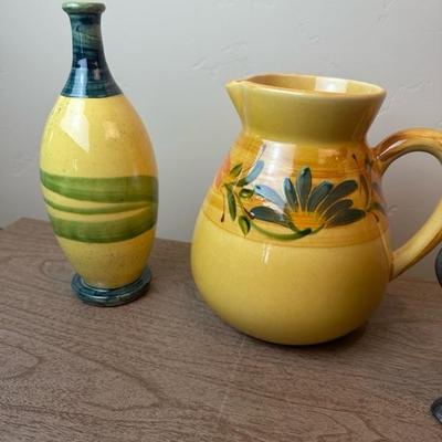 Lot 164 Pottery and ceramic home decor items