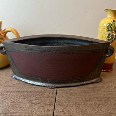 Lot 164 Pottery and ceramic home decor items