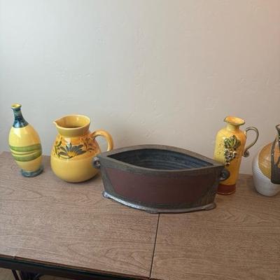 Lot 164 Pottery and ceramic home decor items