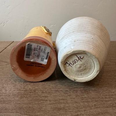 Lot 164 Pottery and ceramic home decor items