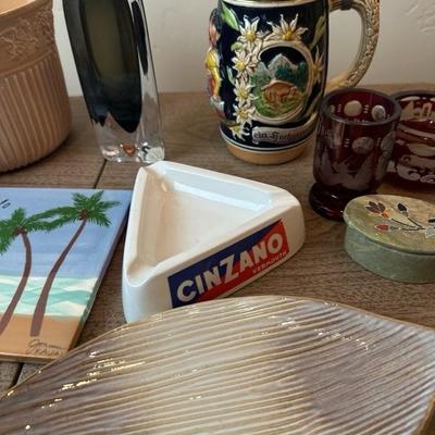 Lot 165 Miscellaneous home decor items