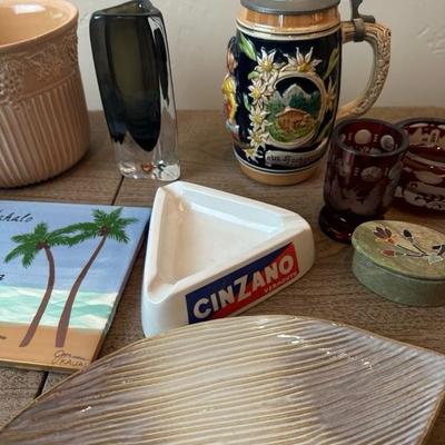 Lot 165 Miscellaneous home decor items