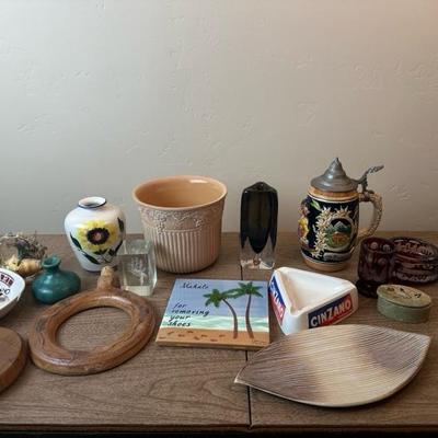 Lot 165 Miscellaneous home decor items