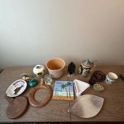 Lot 165 Miscellaneous home decor items