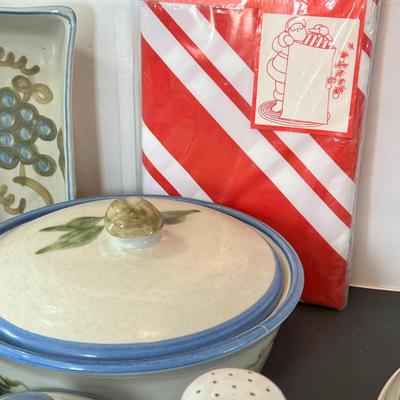 Louisville Stoneware Plates