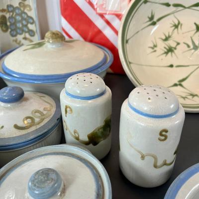 Louisville Stoneware Plates