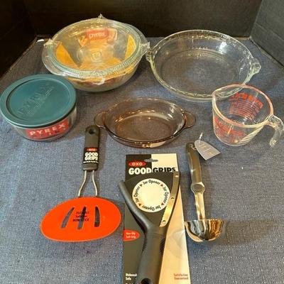 Lot 146 kitchen items