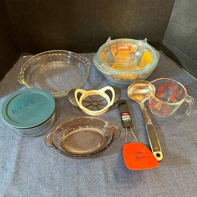 Lot 148 kitchen items