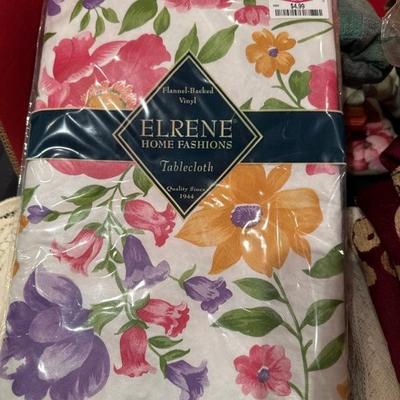 Lot 150 Variety of tables cloths
