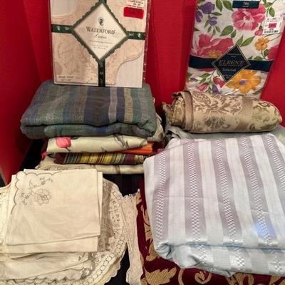 Lot 150 Variety of tables cloths