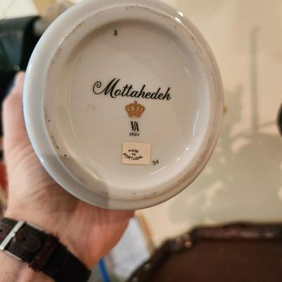 Pair Mottahedeh Porcelain Diplomatic Eagle Trumpet Vase with Arrangements