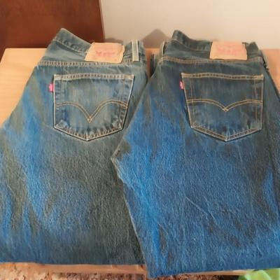 TWO PAIR OF MENS LEVI JEANS