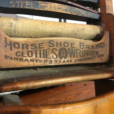 LOT 45L: Vintage Horse Shoe Brand Clothes Wringer