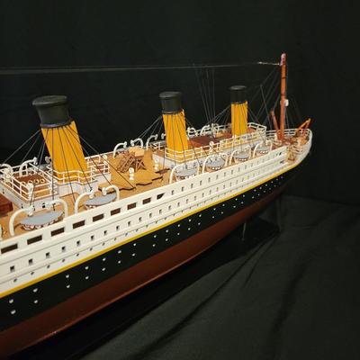 Titanic Replica Model and Poster (D-DW)