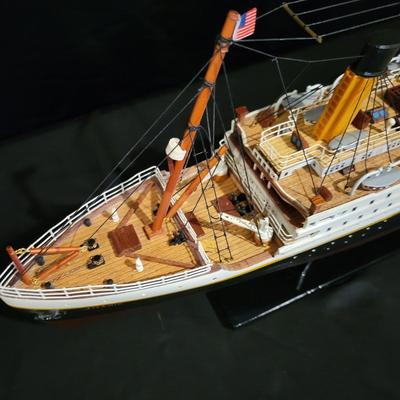 Titanic Replica Model and Poster (D-DW)