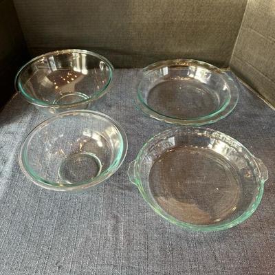 Lot 183 kitchen items