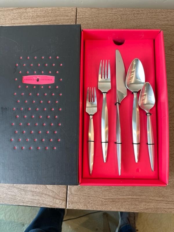 Lot 173 Gourmet Settings flatware service for 4