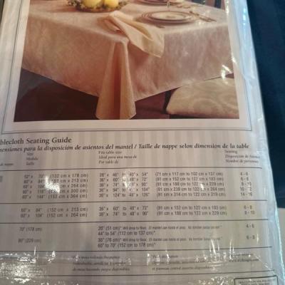 Lot 182 tables cloths