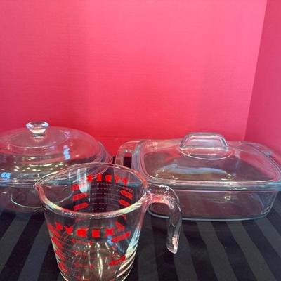 Lot 184 Pyrex Casseroles with lids 1 measuring glass cup