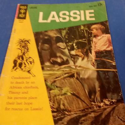 LOT 103 OLD LASSIE COMIC BOOK