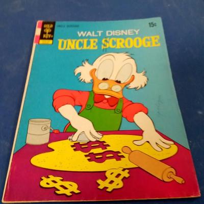 LOT 108 UNCLE SCROOGE COMIC BOOK