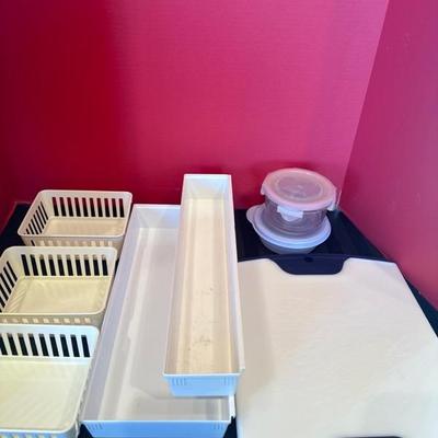 Lot 192 kitchen variety of organizers