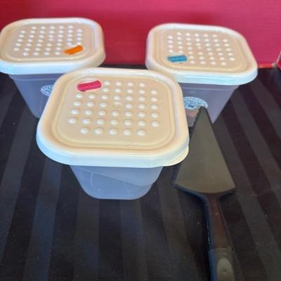 Lot 192 kitchen variety of organizers