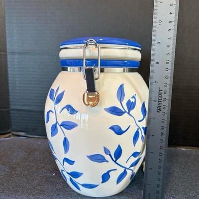 Lot 200 Canisters