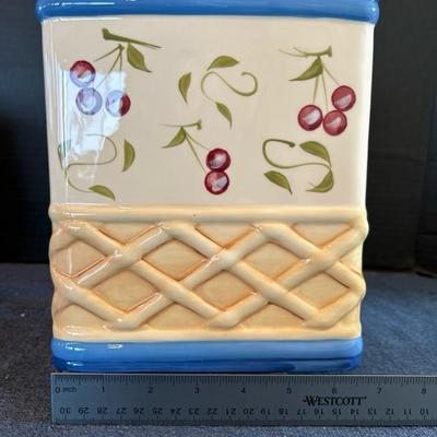 Lot 202 kitchen items