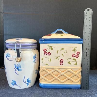 Lot 202 kitchen items