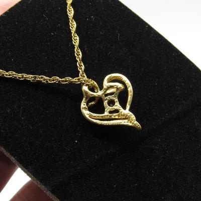 Vintage fashion Jewelry Gold-tone Heart pendant with Lavender stone w/ gold-tone chain