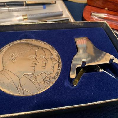 White House Collectibles Lot