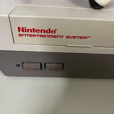 Vintage 1985 Nintendo System & Various Controllers