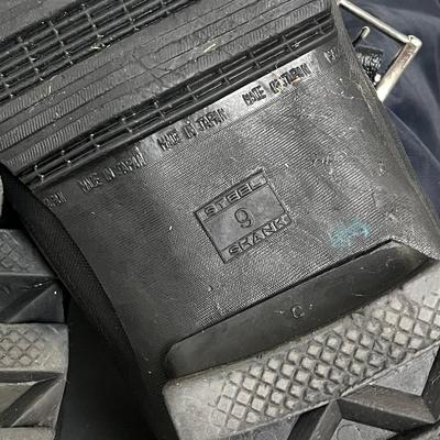 Steel Shank Snow Boots - Mens Size 9