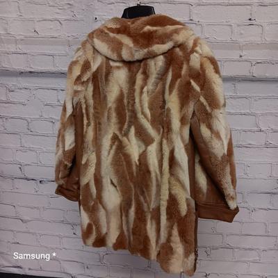 Garfinckel's Natural Guanaco Fur-no listed size, likely womenâ€™s medium