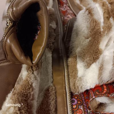 Garfinckel's Natural Guanaco Fur-no listed size, likely womenâ€™s medium