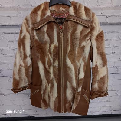 Garfinckel's Natural Guanaco Fur-no listed size, likely womenâ€™s medium