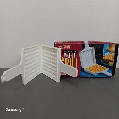 Rotary Grater and Microwave Waffle Grill
