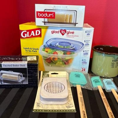 Lot 252 kitchen items
