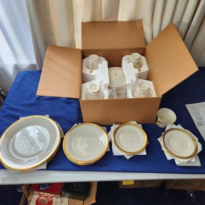 37 piece set Lenox Aristocrat China Lot includes box of Four 5 piece place setting