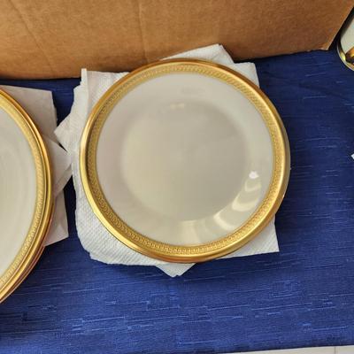 37 piece set Lenox Aristocrat China Lot includes box of Four 5 piece place setting