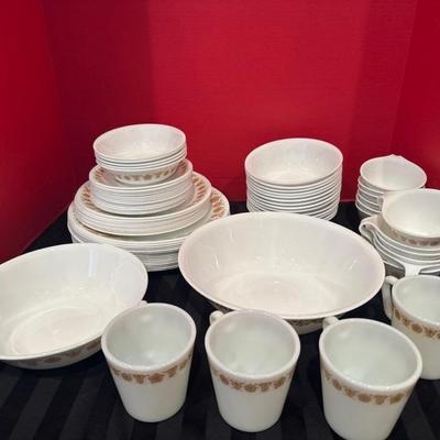 Lot 256 Vintage butterfly gold corelle dishes, 1 corelle spring blossom crazy daisy serving dish