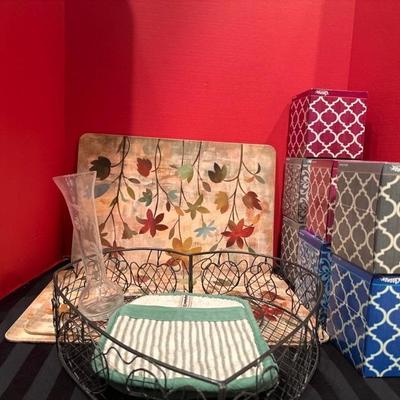 Lot 258 House goods