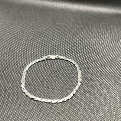 Silver 925 bracelet. Approx 8 inches