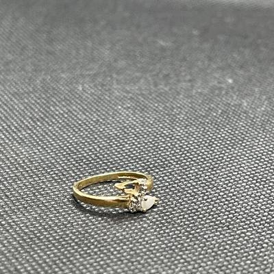 10k gold ring with Opal & small diamonds. Missing 1 Opal stone